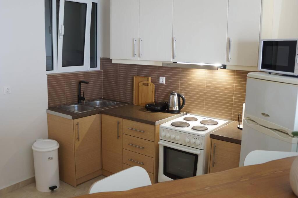 Central Delight Chalkida Bagian luar foto
