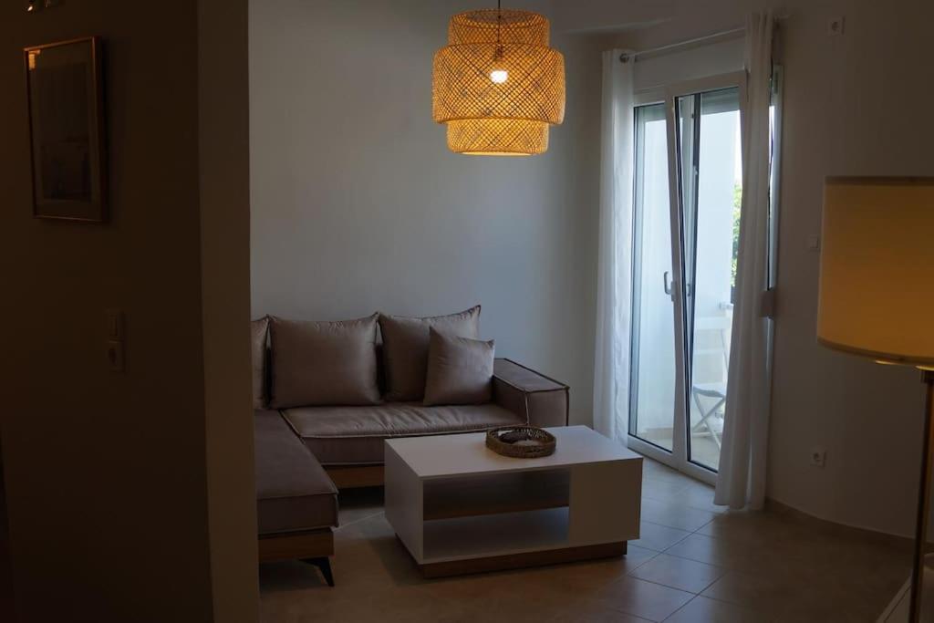Central Delight Chalkida Bagian luar foto