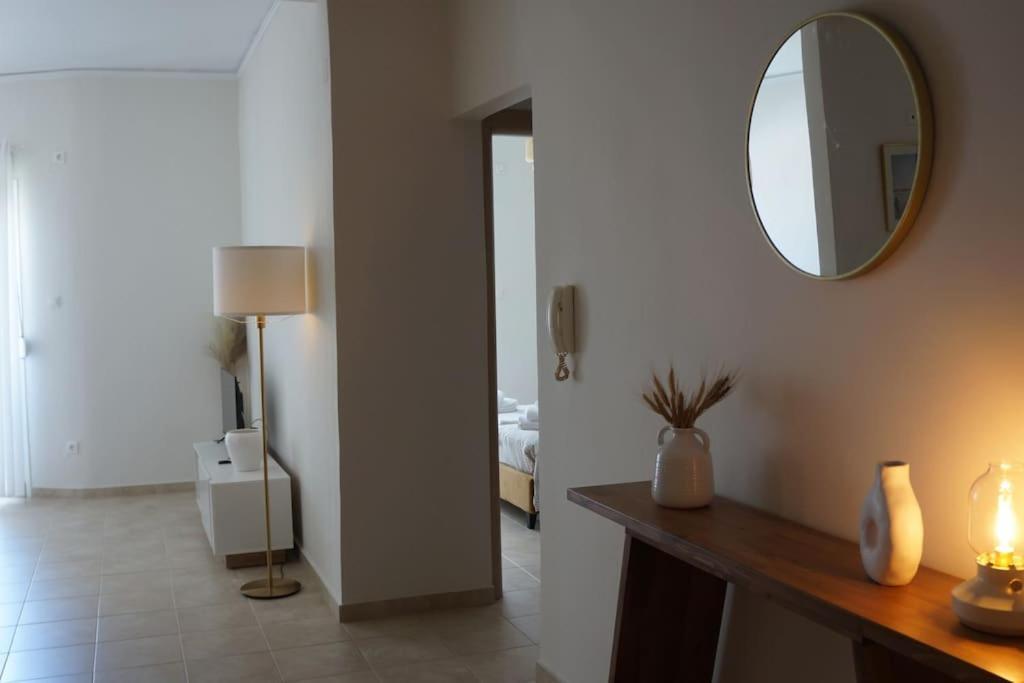 Central Delight Chalkida Bagian luar foto